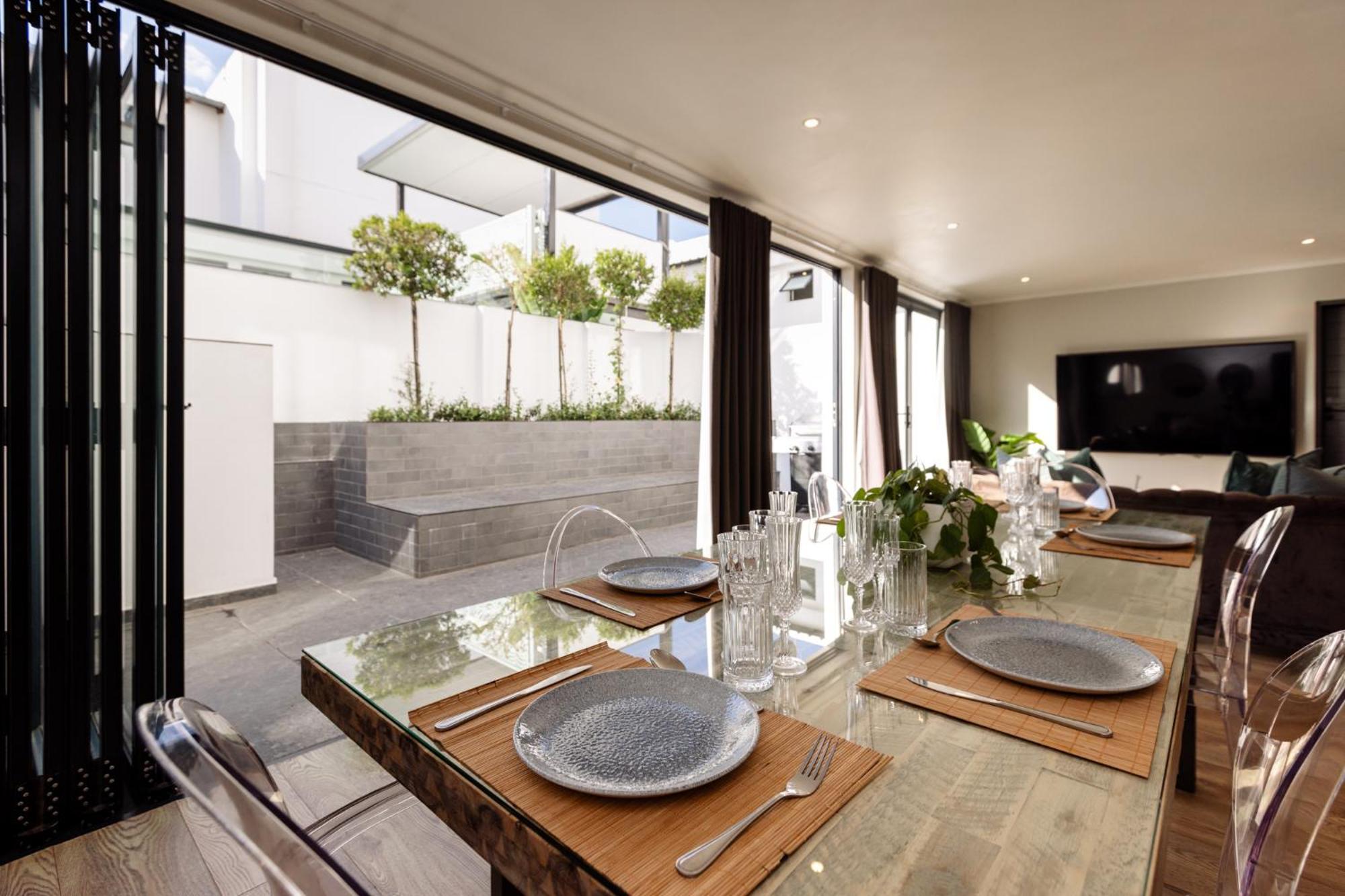 Mint Hotel 84 On Katherine Johannesburg Esterno foto