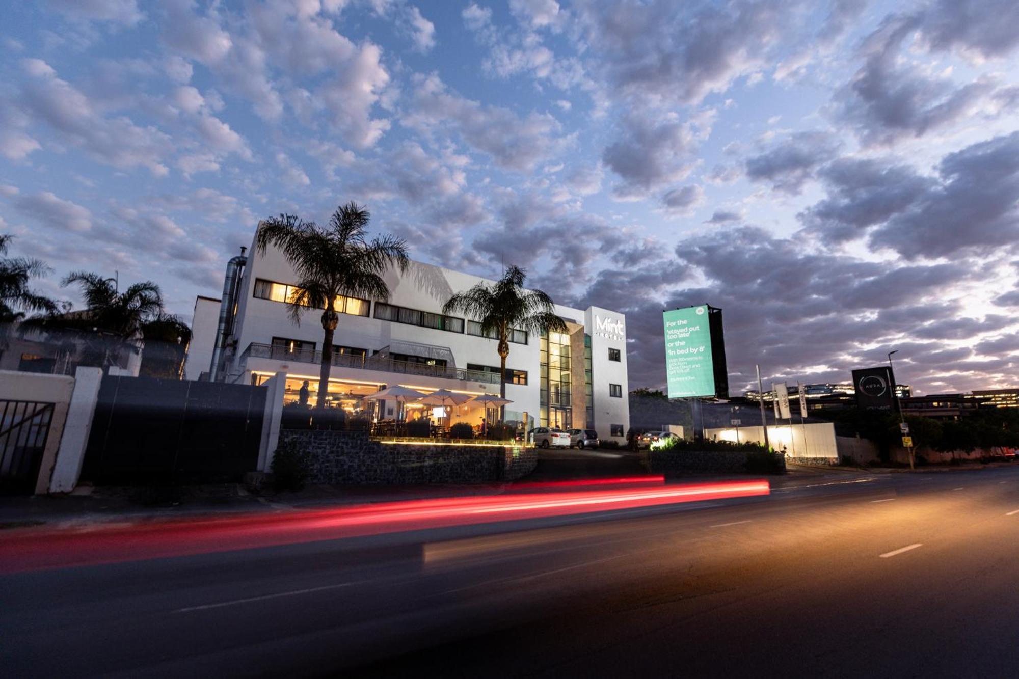 Mint Hotel 84 On Katherine Johannesburg Esterno foto