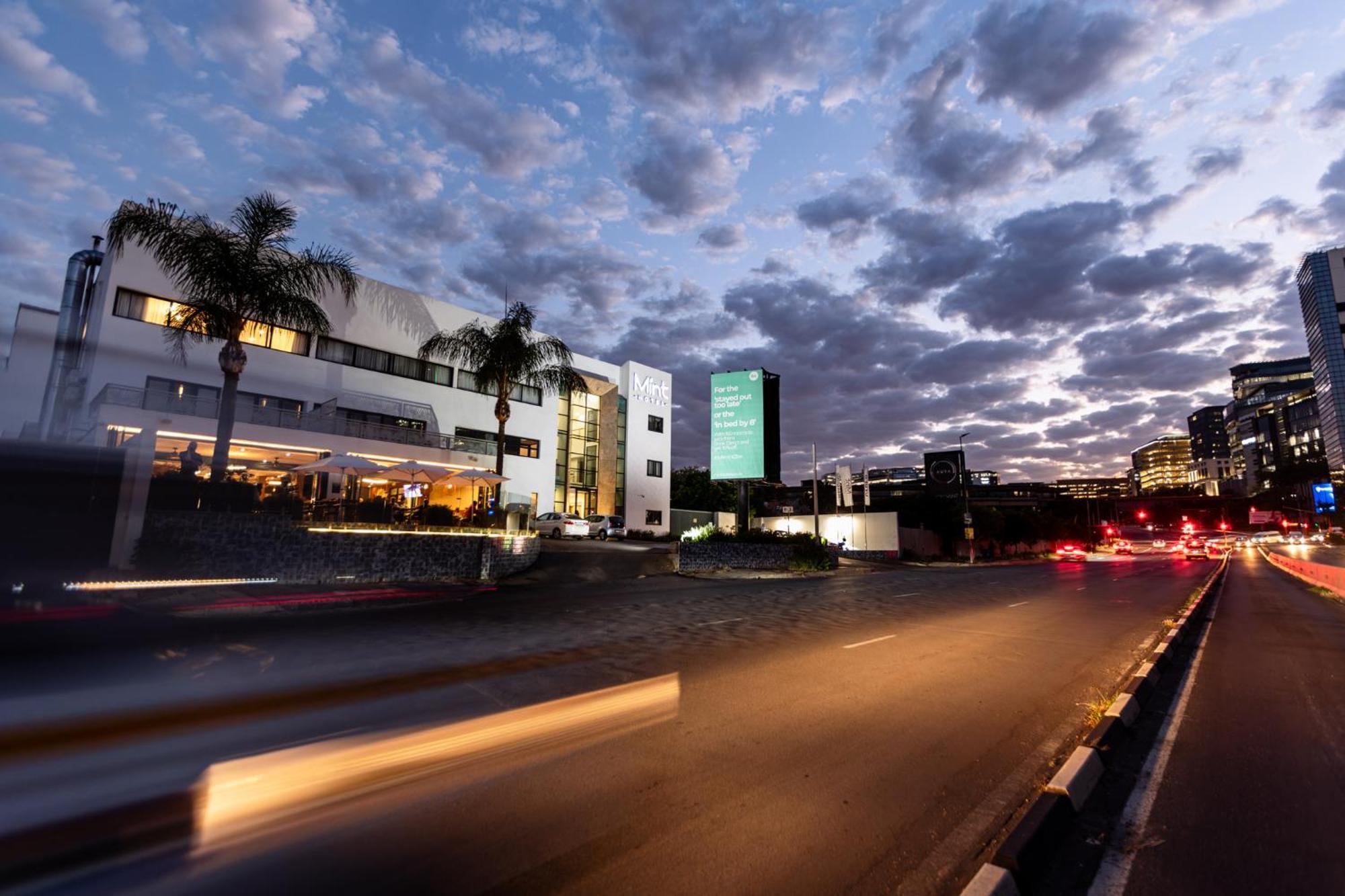 Mint Hotel 84 On Katherine Johannesburg Esterno foto